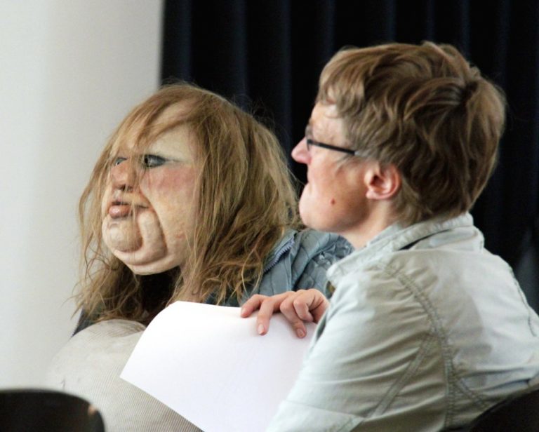 Die Dicke bei "Tausche deine Arbeitswelt" | Die Dicke - Der Walkact im