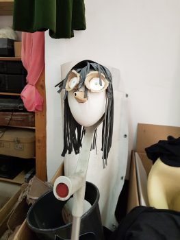 Upcycling-Figur die im Rahmen eines Workshops, des Treffens 'Schultheater der Länder 2019' in Halle (Saale), im Atelier fiese8 enstand.