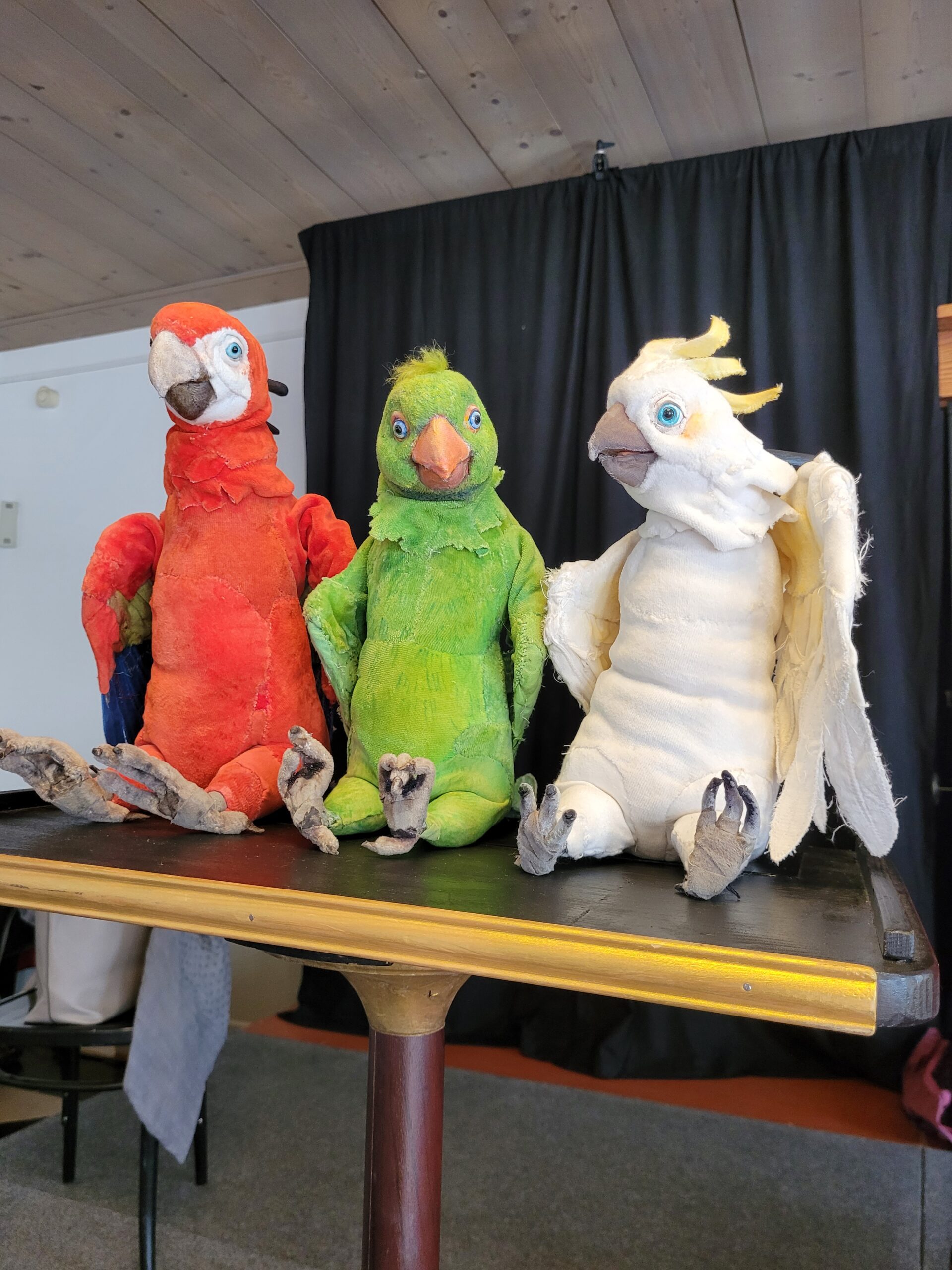Figuren von 'Polly und ihre Papageien' von Theater Zitadelle