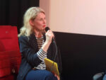 Moderatorin Tamina Kutscher bei Kurzfilm-Premiere von "Der schwarze Hund" im Puschkino Halle