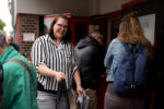 Frau Braun vor der Vorstellung von "Der schwarze Hund" im OLi-Kino Magdeburg; Foto: Maria Wündisch