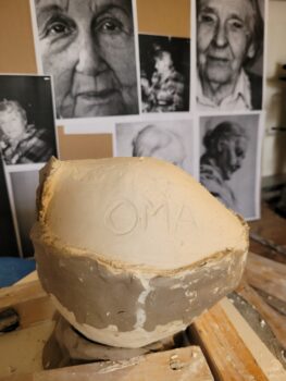 Gipsform, Figur Oma aus "Oma - Wie Kalle ein neues Zuhause fand"; Figurebau: Julia Raab